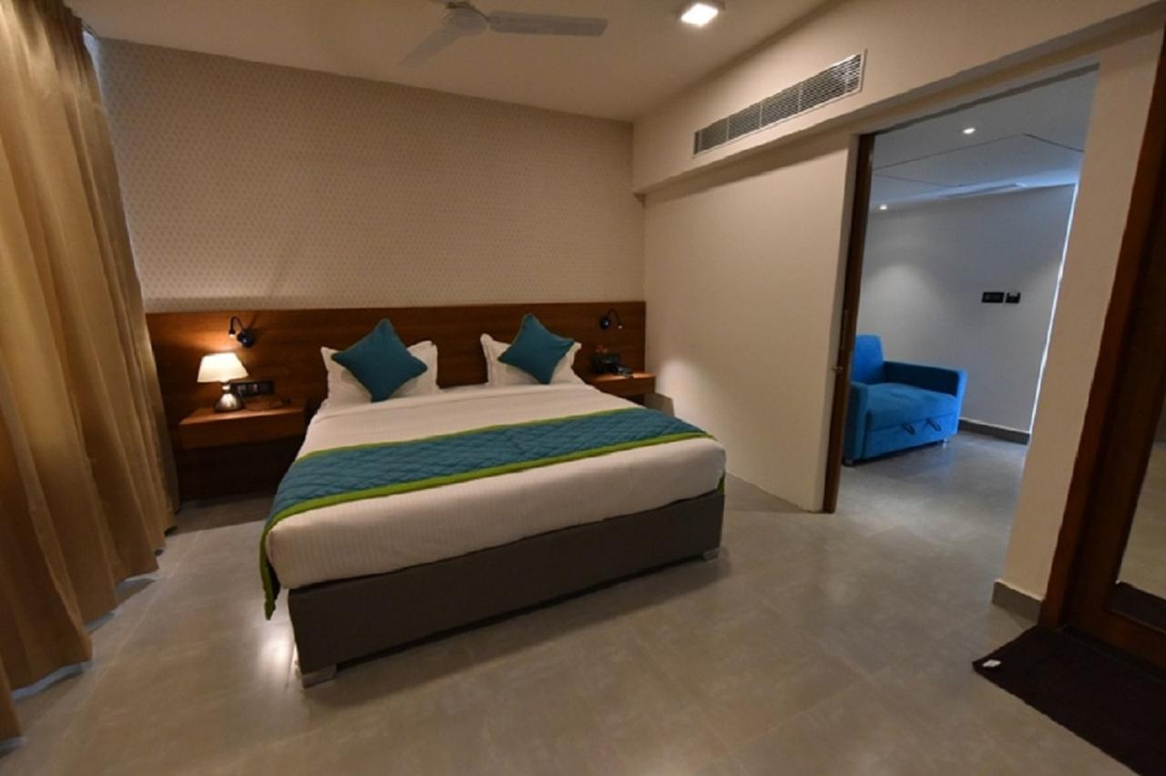 Vivid A Boutique Hotel Tiruchirappalli Екстериор снимка
